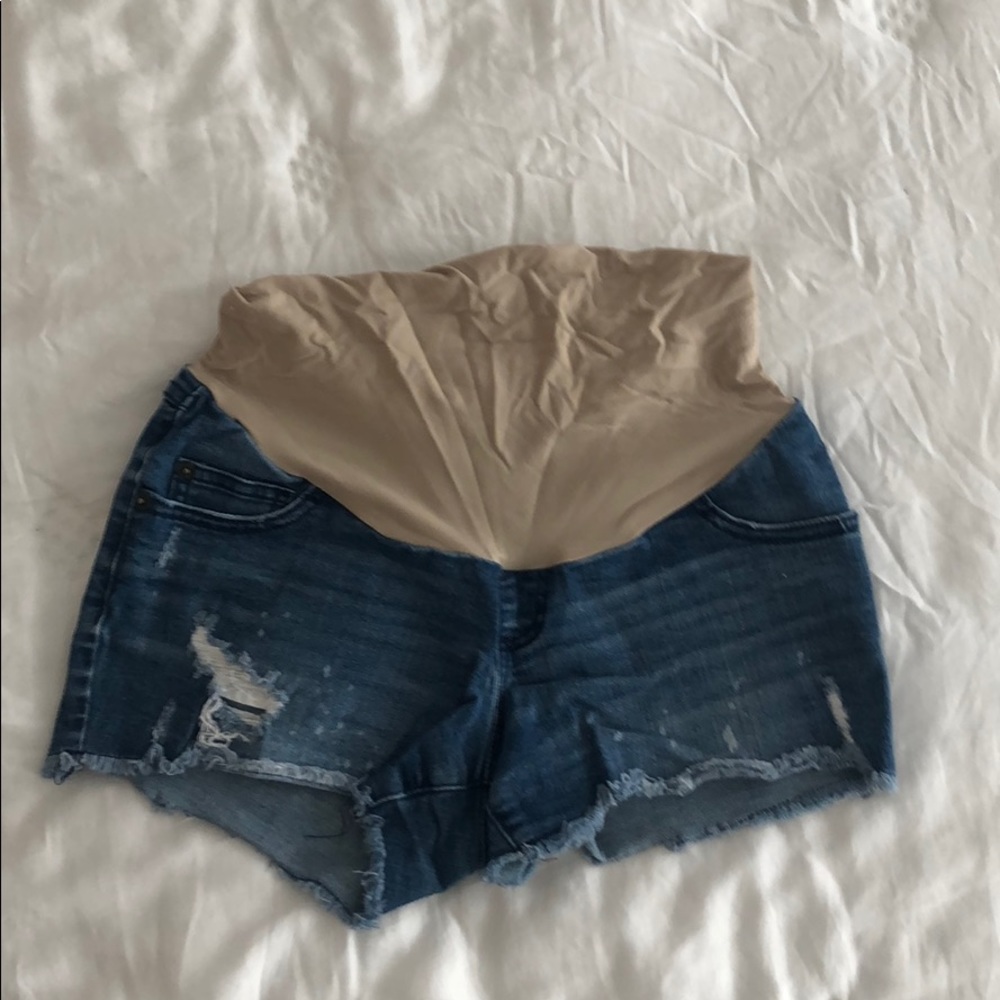 Cutoff maternity shorts